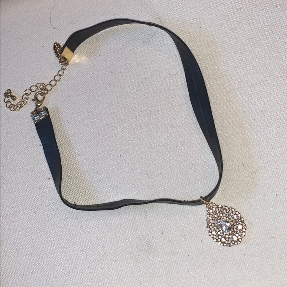 Faux Leather Choker - Pendant ✨